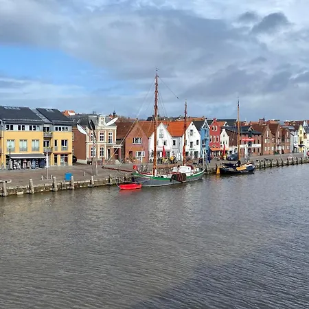 Simmerdeis Am Hafen *